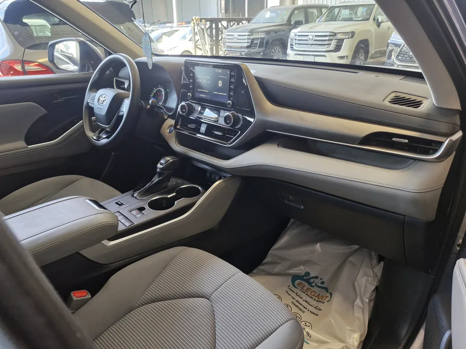 2021 Toyota Highlander LE 