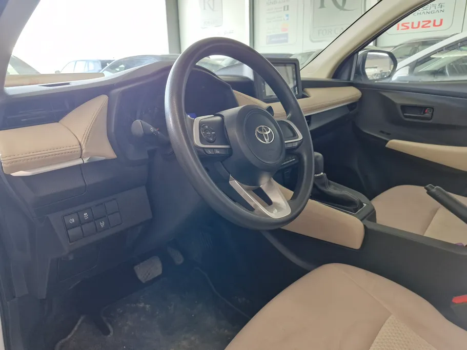 2023 Toyota Yaris  Y 