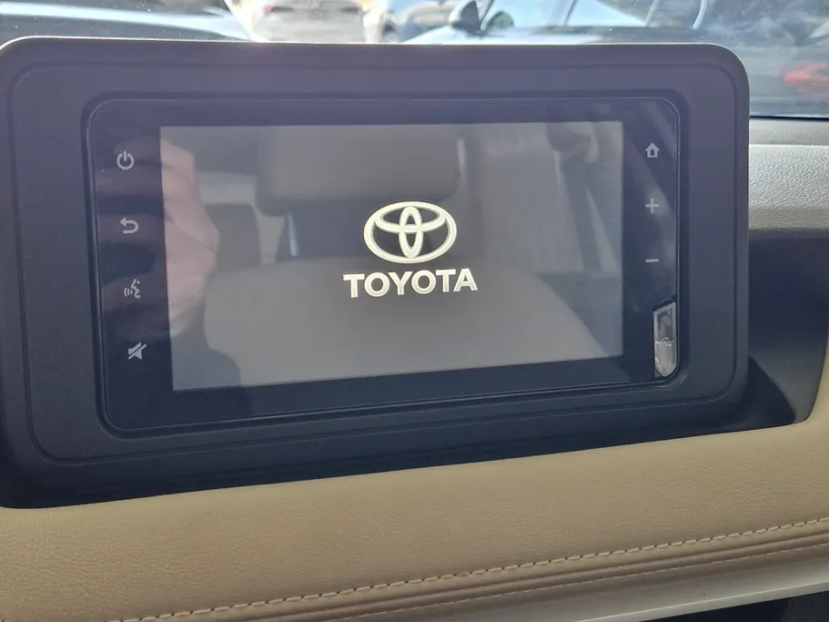 2023 Toyota Yaris  Y 