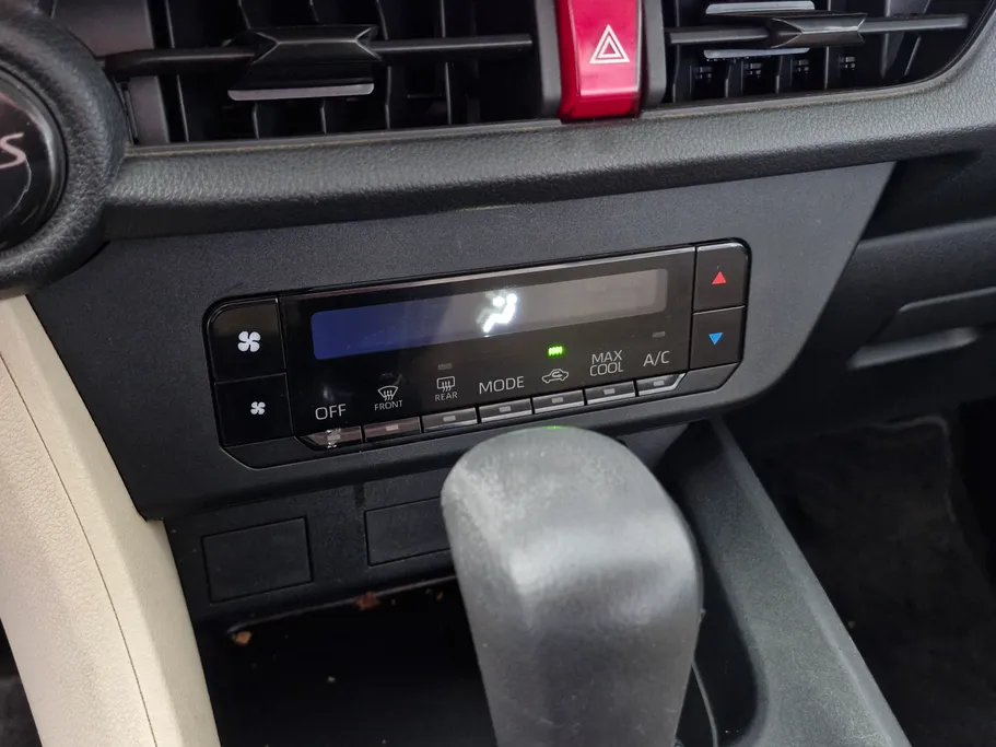 2023 Toyota Yaris  Y 