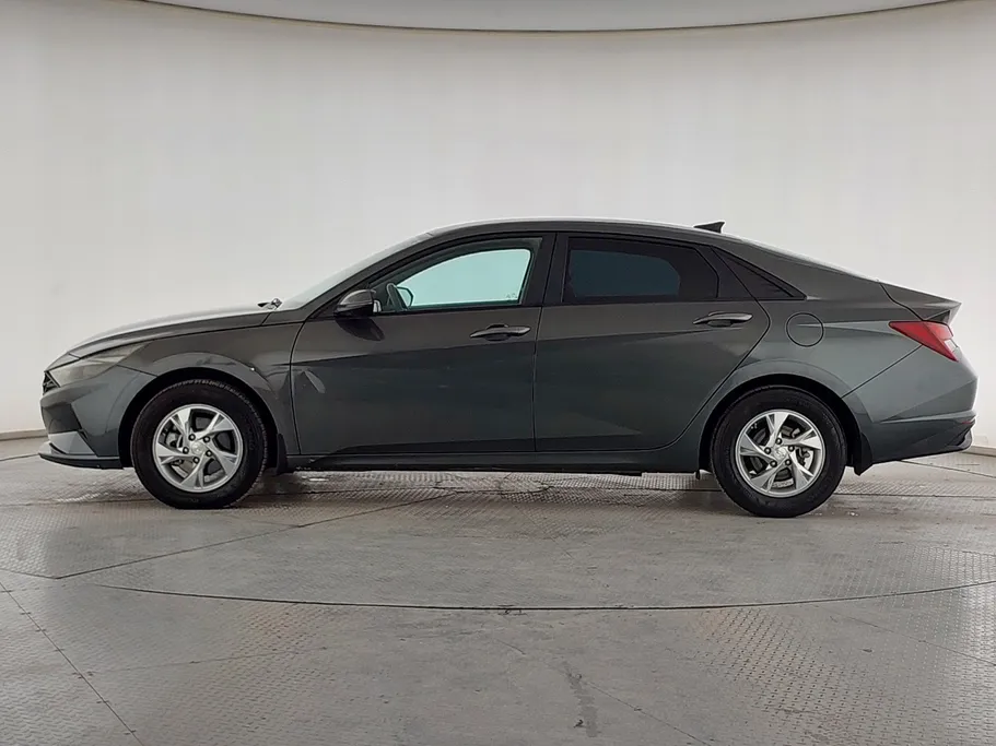 2023 Hyundai Elantra Smart 