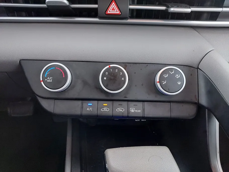 2023 Hyundai Elantra Smart 