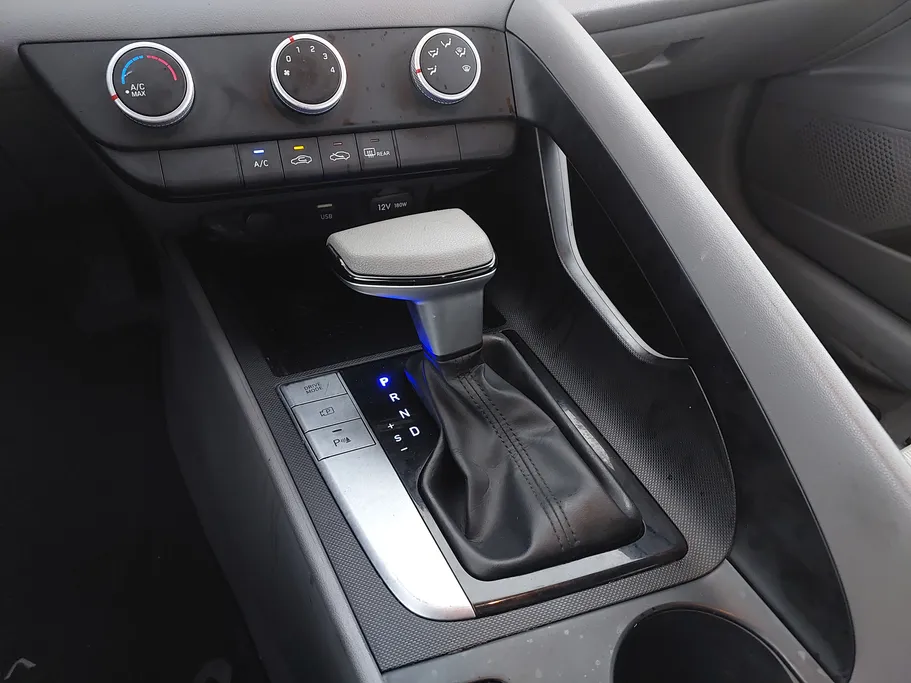 2023 Hyundai Elantra Smart 