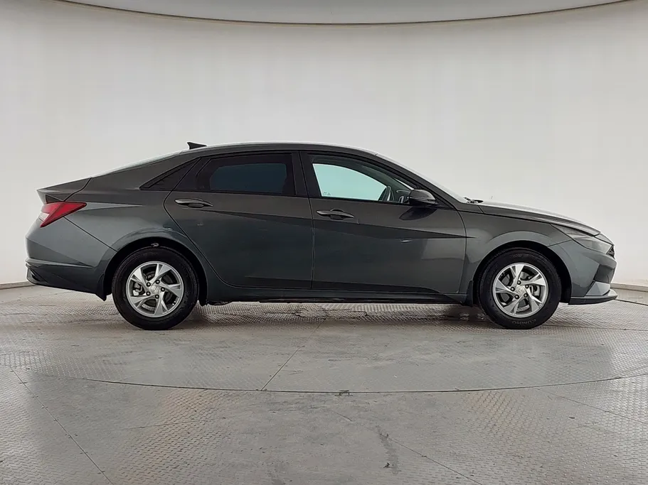 2023 Hyundai Elantra Smart 