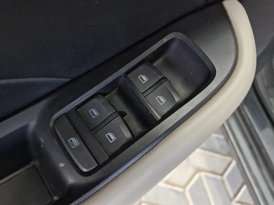 ام جي 5 LUX 2023 