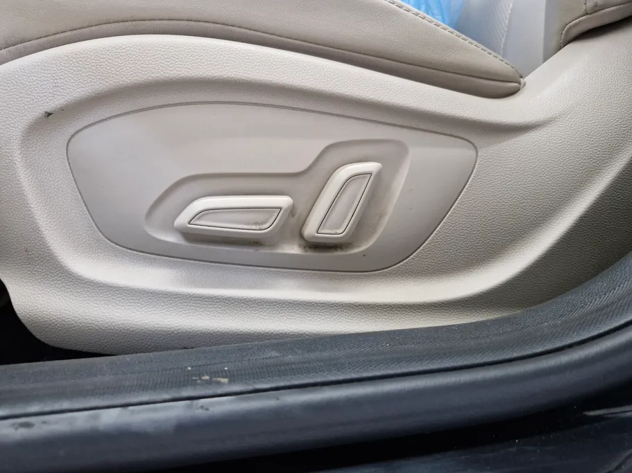 ام جي 5 LUX 2023 