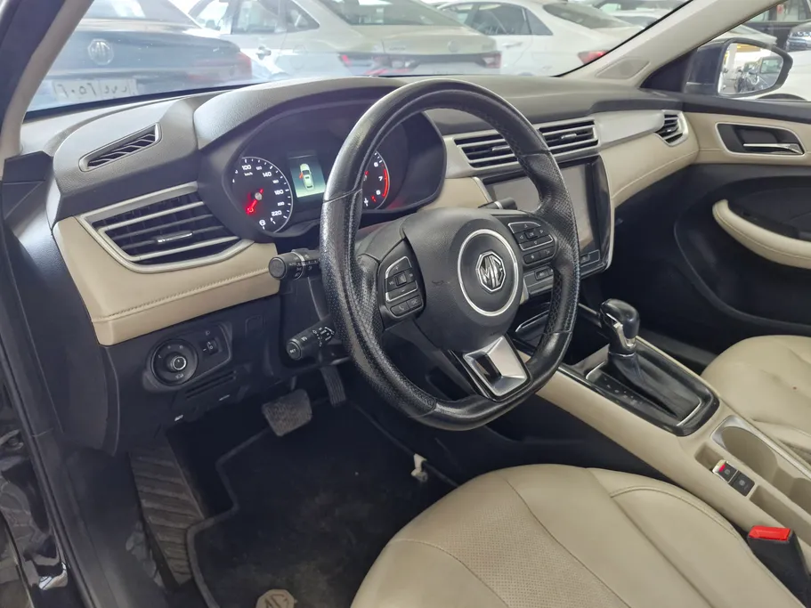 ام جي 5 LUX 2023 