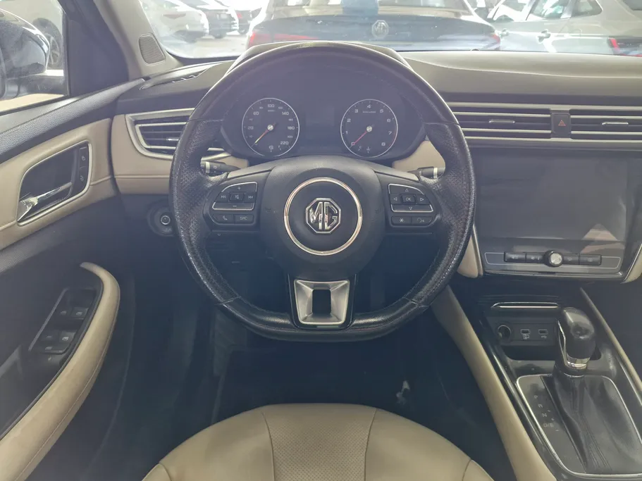 ام جي 5 LUX 2023 