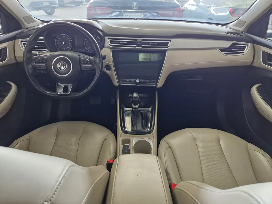 ام جي 5 LUX 2023 