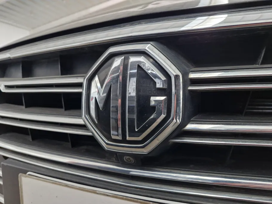 ام جي 5 LUX 2023 