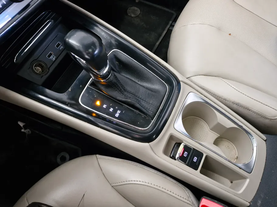 ام جي 5 LUX 2023 