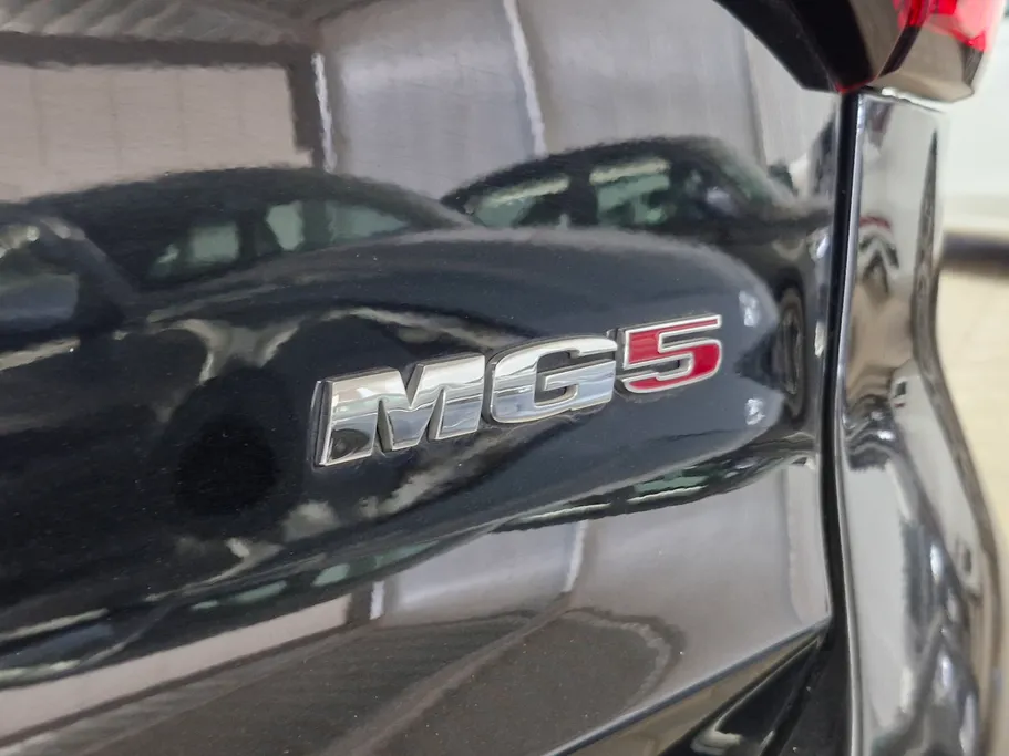 ام جي 5 LUX 2023 