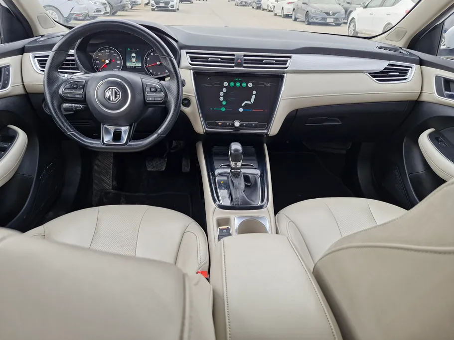 ام جي 5 LUX 2023 