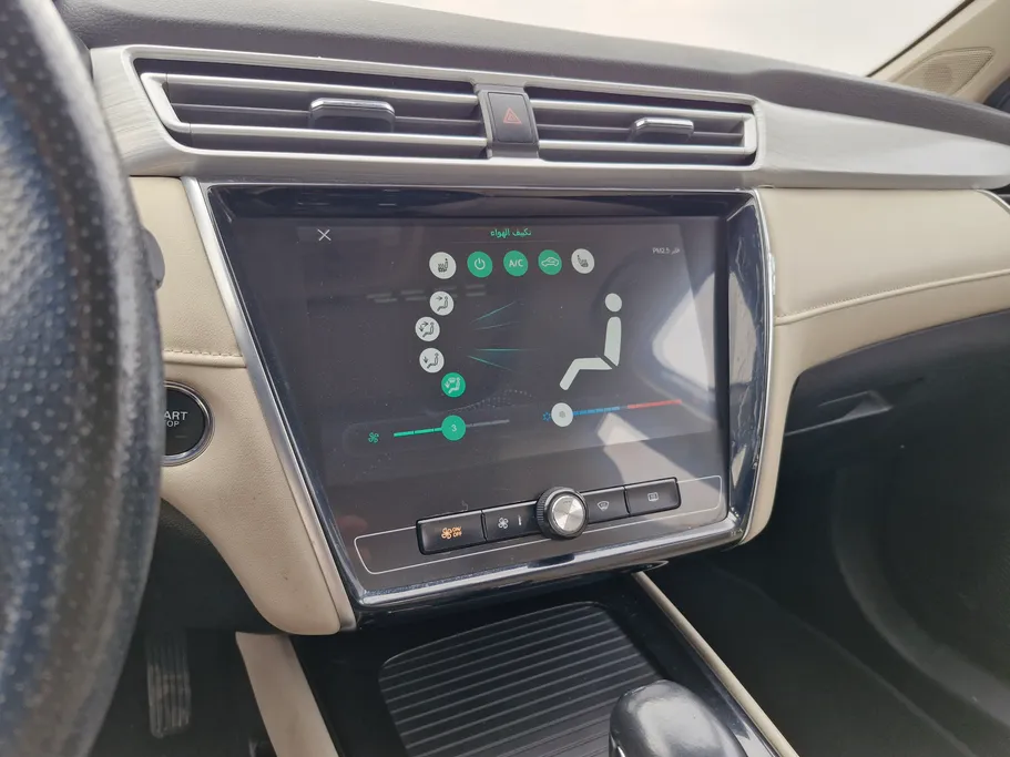 ام جي 5 LUX 2023 