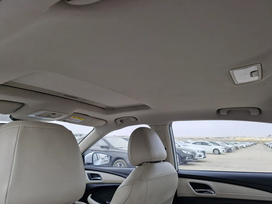 ام جي 5 LUX 2023 