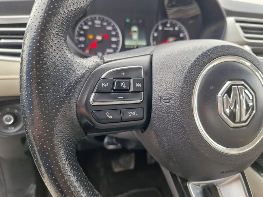 ام جي 5 LUX 2023 