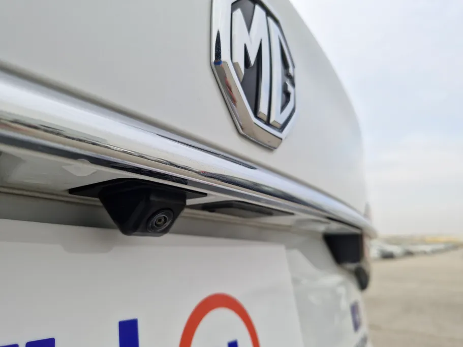 ام جي 5 LUX 2023 