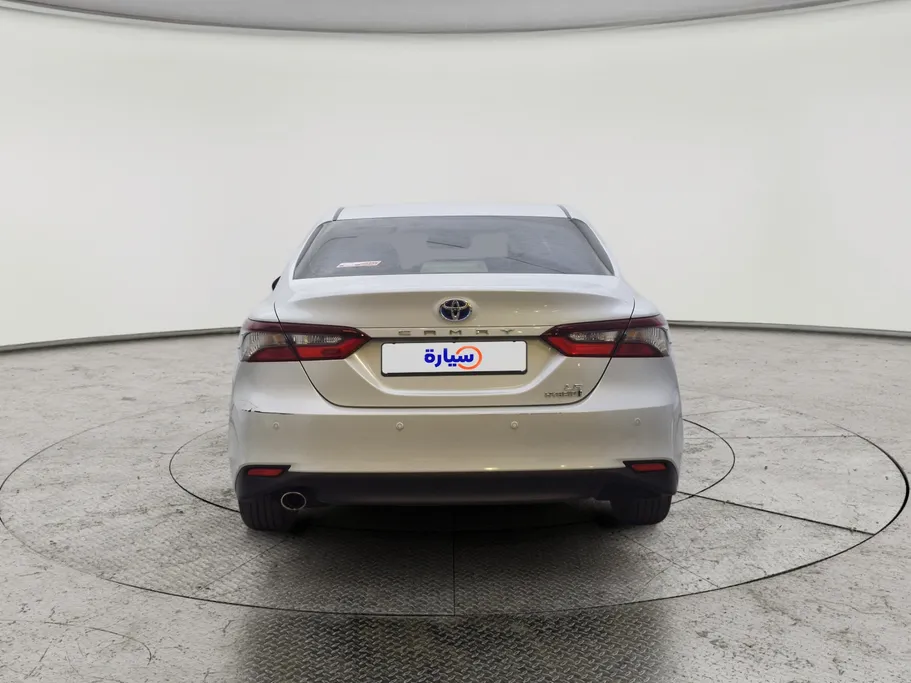 تويوتا كامري LE HEV 2023 