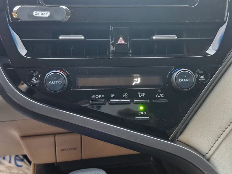 تويوتا كامري LE HEV 2023 