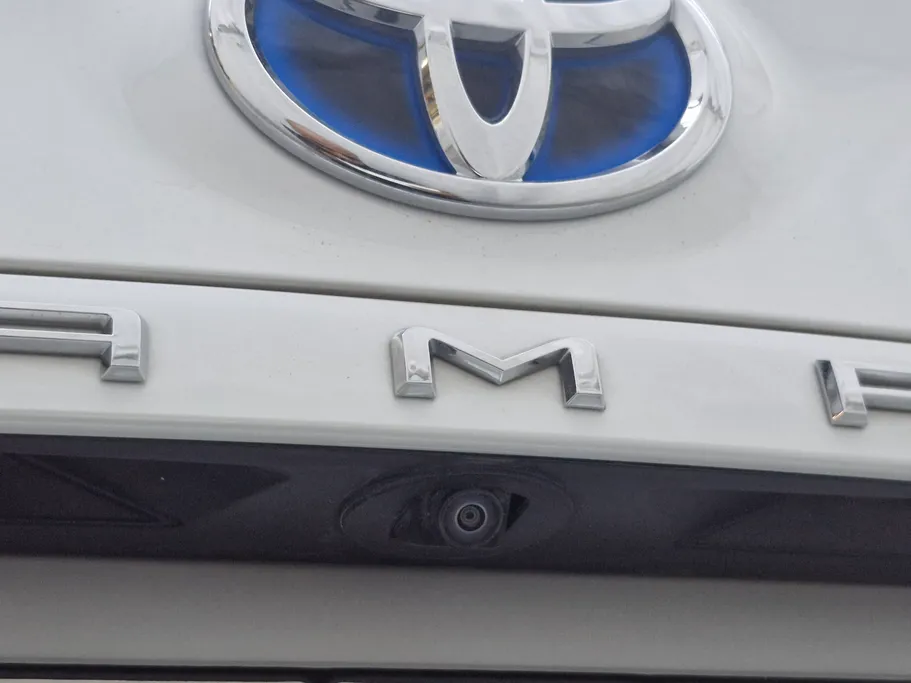 تويوتا كامري LE HEV 2023 