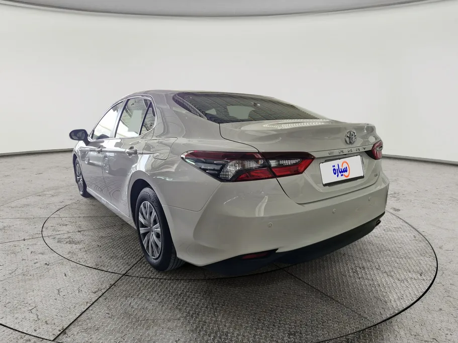 تويوتا كامري LE 2023 