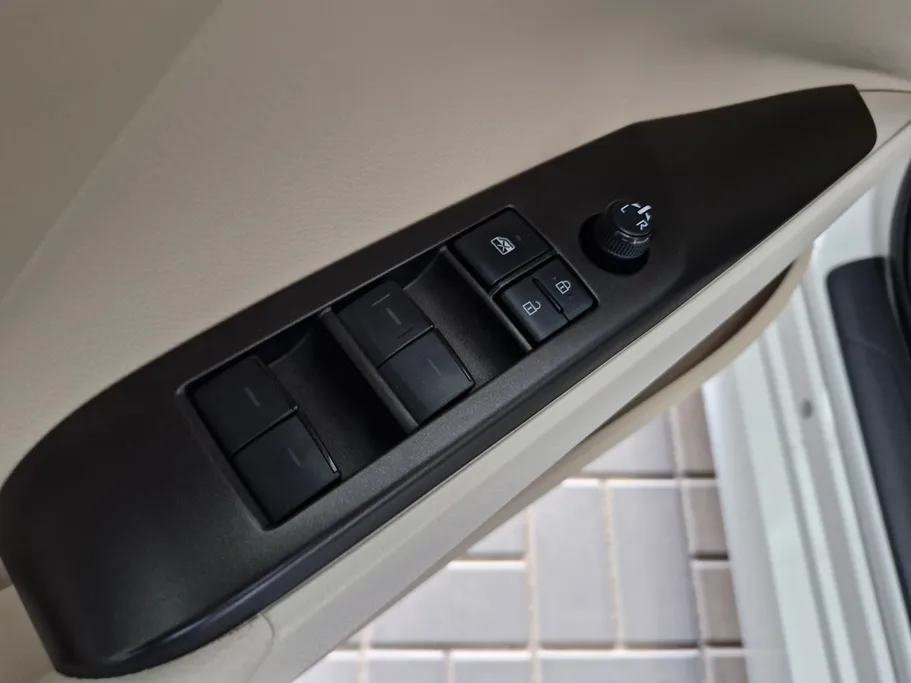 تويوتا كامري LE 2023 