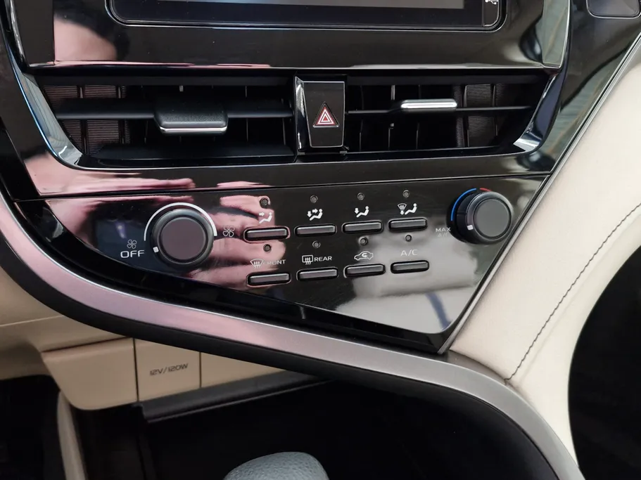 تويوتا كامري LE 2023 