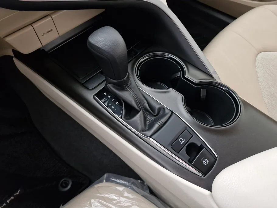 تويوتا كامري LE 2023 