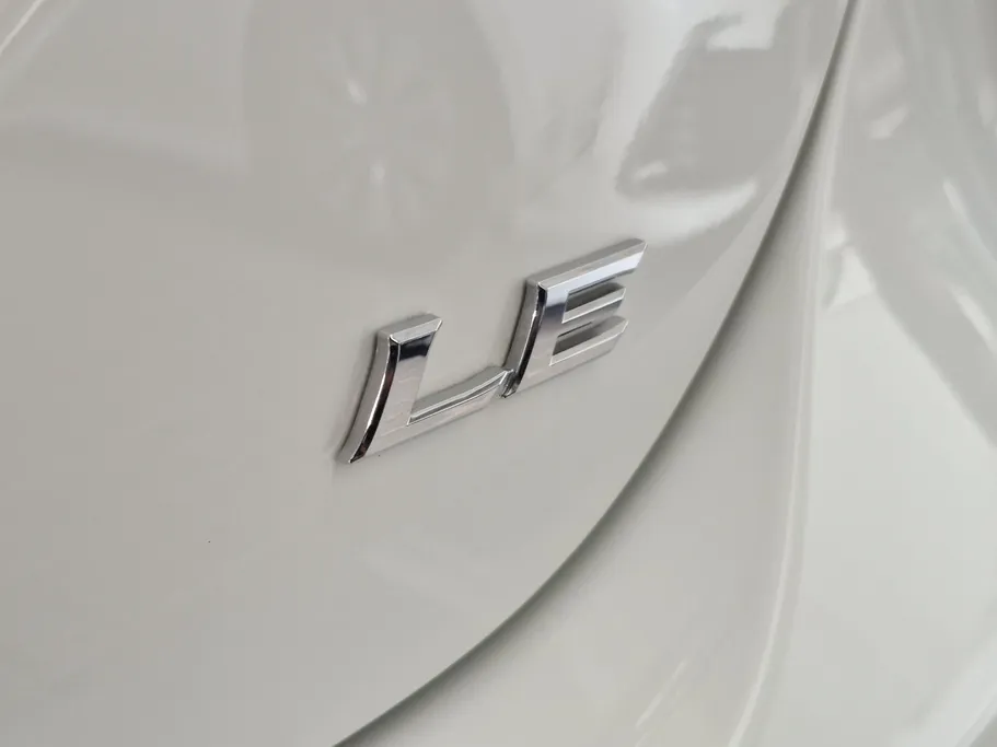 تويوتا كامري LE 2023 