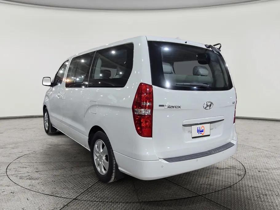 2020 Hyundai Grand Starex passenger 