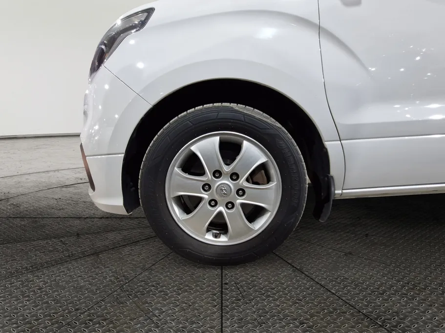 2020 Hyundai Grand Starex passenger 