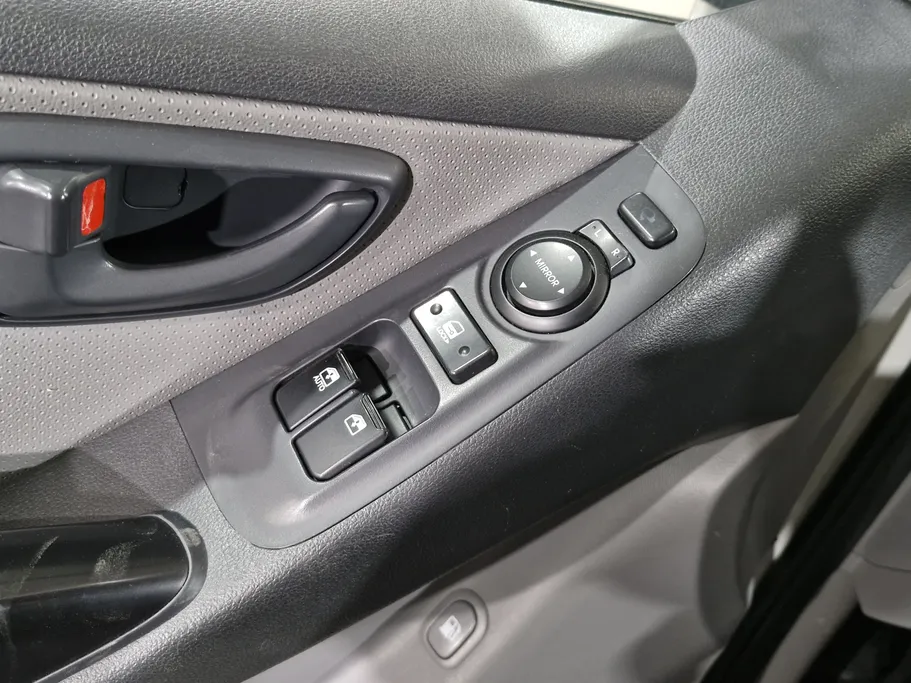 2020 Hyundai Grand Starex passenger 