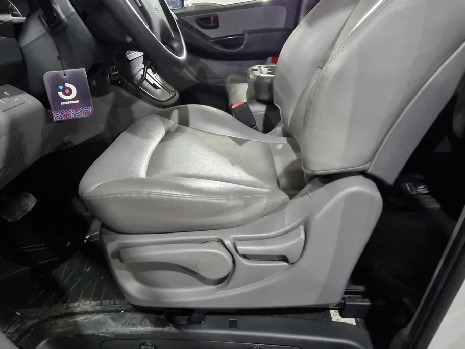 2020 Hyundai Grand Starex passenger 