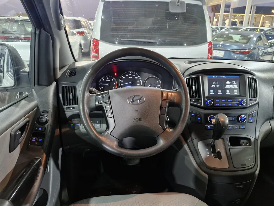 2020 Hyundai Grand Starex passenger 