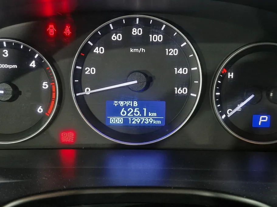 2020 Hyundai Grand Starex passenger 