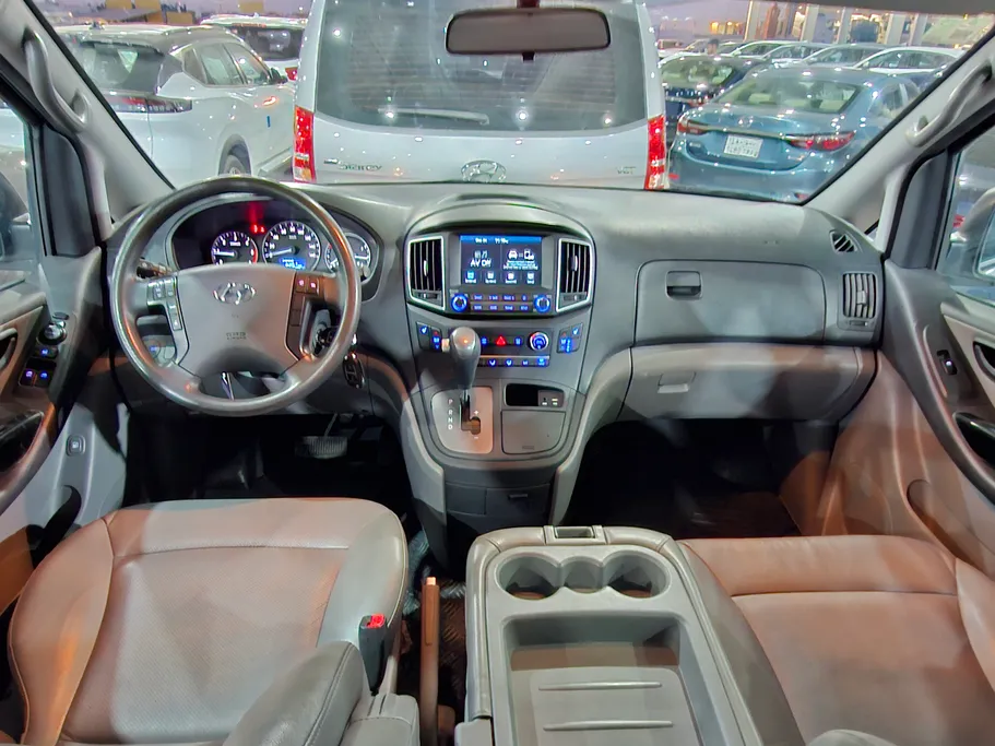 2020 Hyundai Grand Starex passenger 