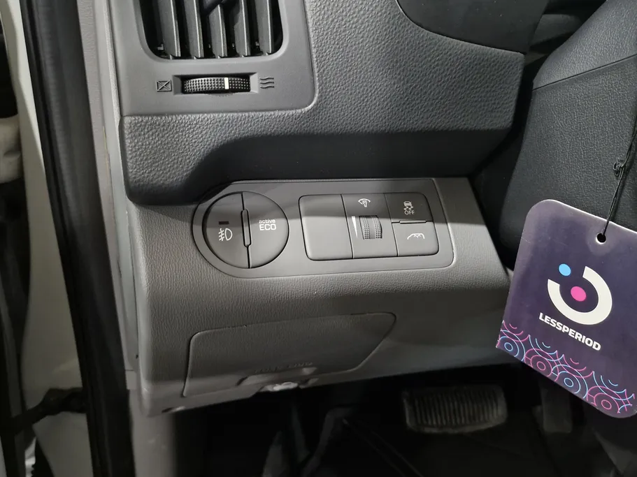 2020 Hyundai Grand Starex passenger 