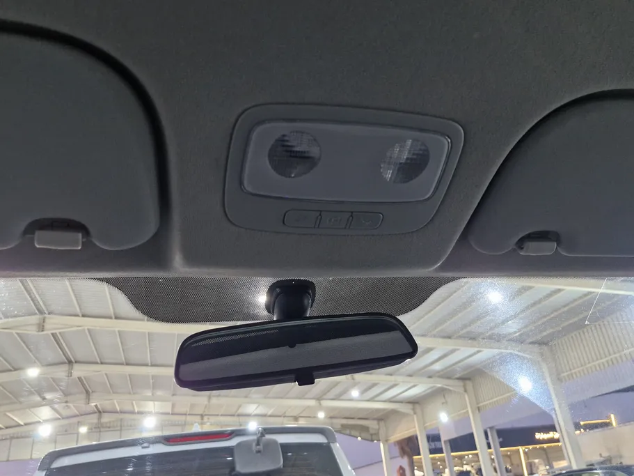 2020 Hyundai Grand Starex passenger 