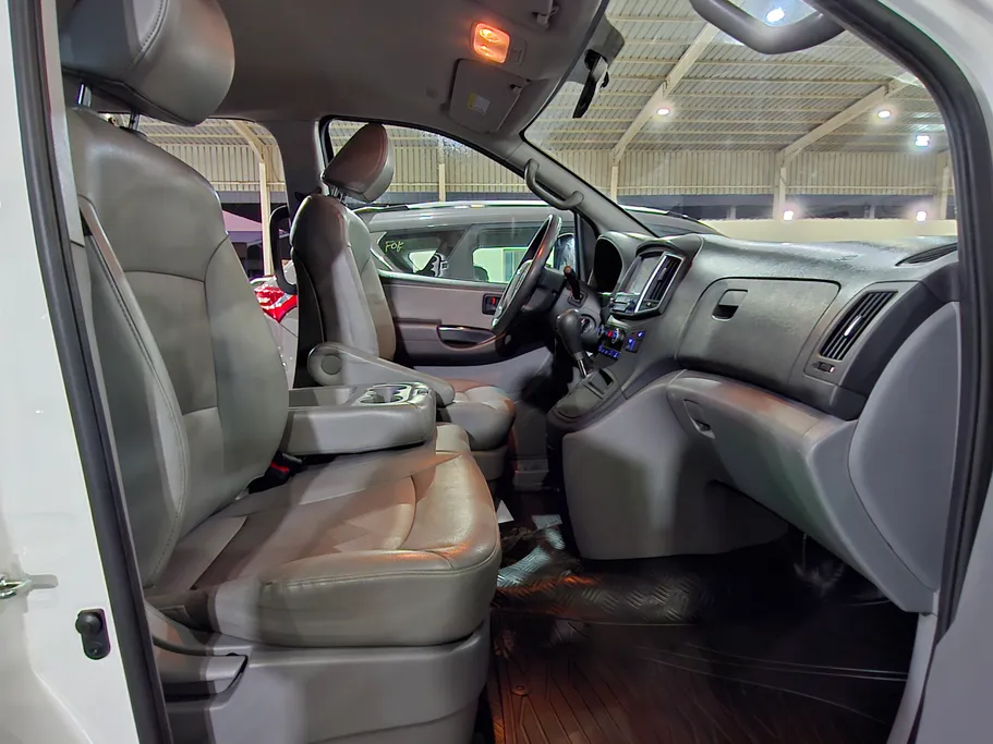 2020 Hyundai Grand Starex passenger 