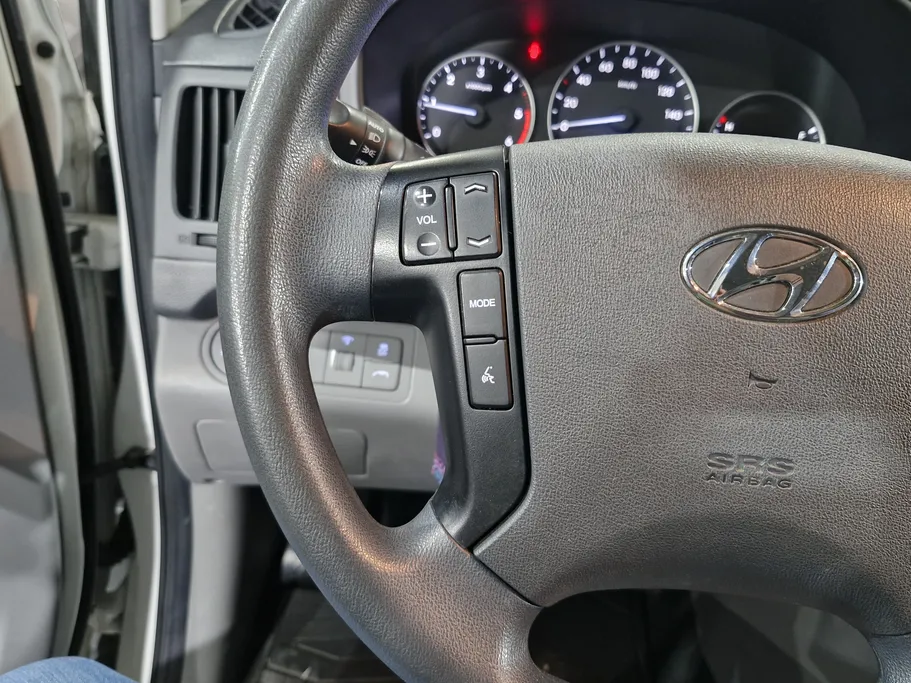 2020 Hyundai Grand Starex passenger 