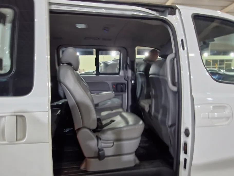 2020 Hyundai Grand Starex passenger 