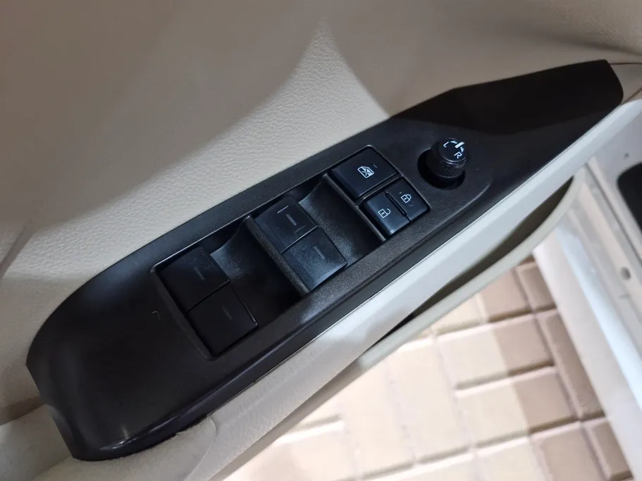 تويوتا كامري LE 2023 