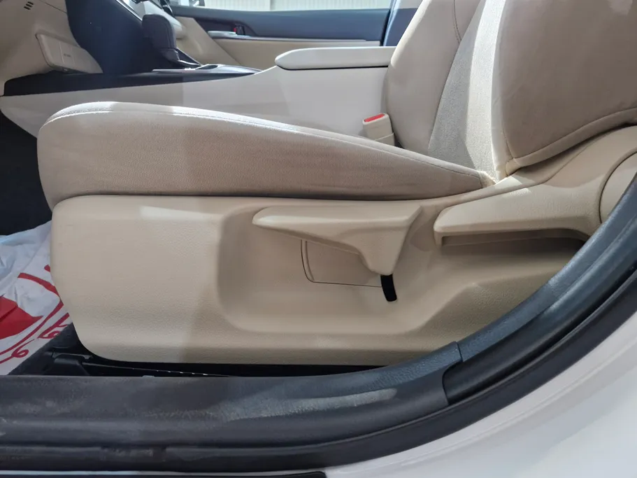 تويوتا كامري LE 2023 