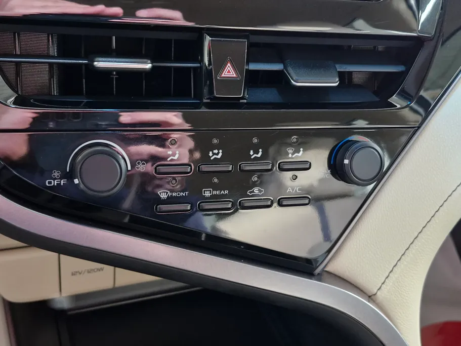 تويوتا كامري LE 2023 