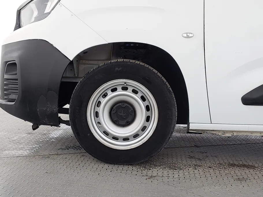 2023 Peugeot Partner Short van 