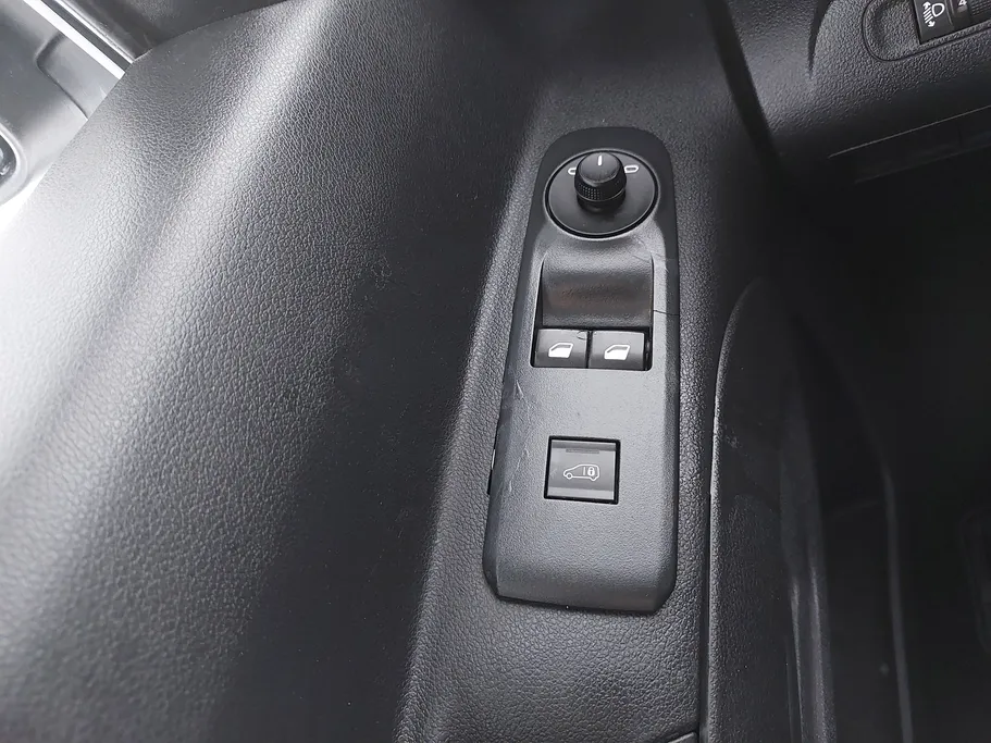 2023 Peugeot Partner Short van 