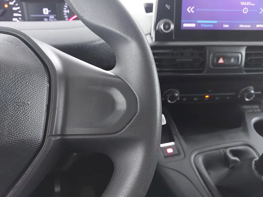 2023 Peugeot Partner Short van 