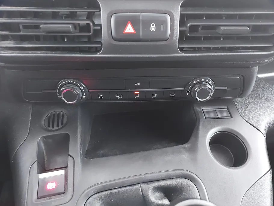 2023 Peugeot Partner Short van 