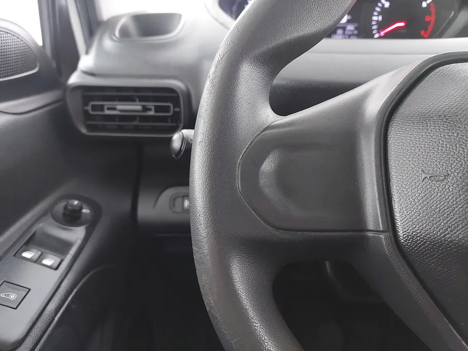 2023 Peugeot Partner Short van 