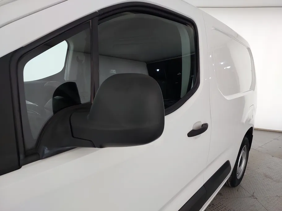 2023 Peugeot Partner Short van 
